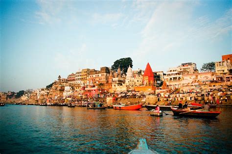 The Everyday Thriving Ghats Of Banaras — Curious Halt