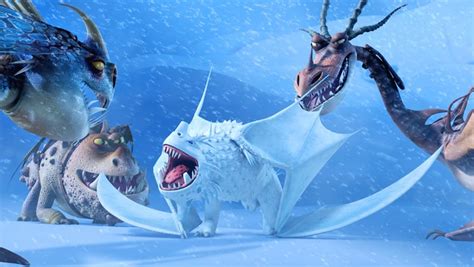 'Dragons: Race to the Edge': Our First (Real) Look at the Snow Wraith ...