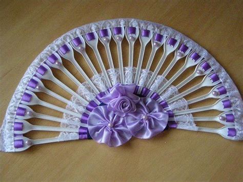 its kinda horrible but i admire the effort :) fan made out of plastic forks | Decoração com ...