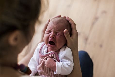 Does Your Baby Have Colic or Acid Reflux? Here’s the Difference