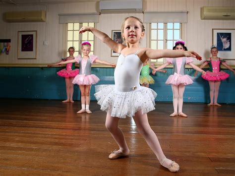 Ashgrove Dance Studio ballet sisters lift the barre | The Courier Mail