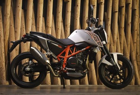 2013 KTM 690 Duke Review - Top Speed