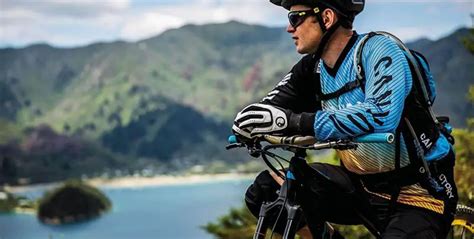 Beginner Tips to the Best Mountain Biking Helmets - The Hybrid Bike