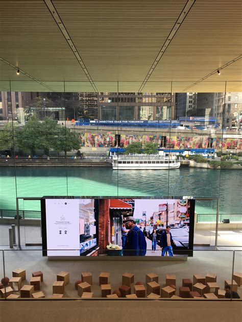 Gallery of Apple's First Town Square Retail Concept Opens in Chicago - 7