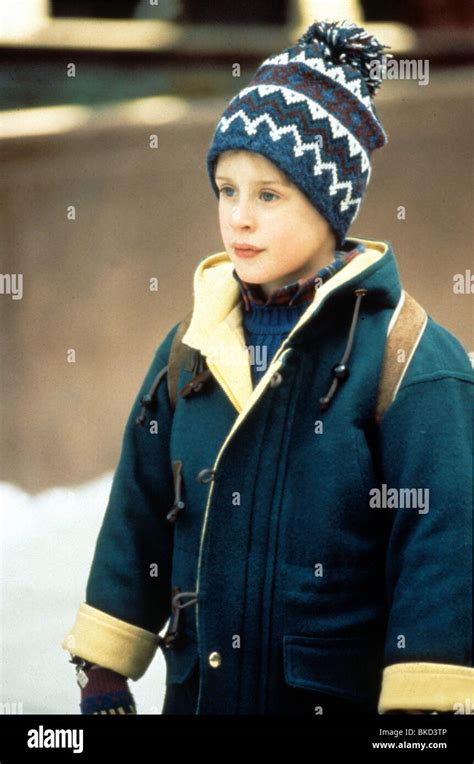 HOME ALONE 2: LOST IN NEW YORK (1992) MACAULAY CULKIN HM2 025 H Stock Photo - Alamy