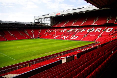 Green and red Stretford End field HD wallpaper | Wallpaper Flare