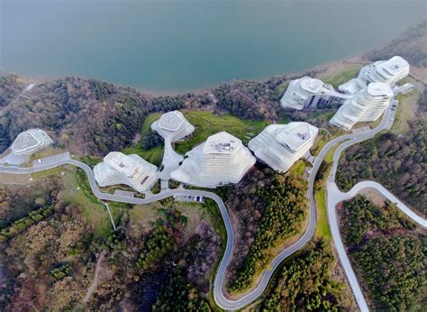 Huangshan Mountain Village / MAD Architects | ArchDaily