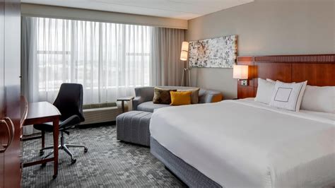 Boston Airport Hotels | East Boston Hotels | Courtyard Boston