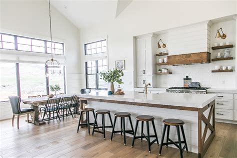 Houzz Tour: Black, White and Wood in a New Modern Farmhouse