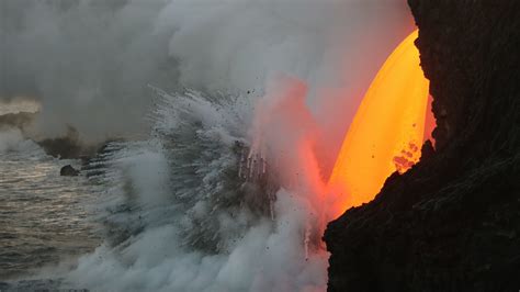 Streaming Lava, Collapsing Cliffs and a Hawaii Volcano’s Spectacular ...