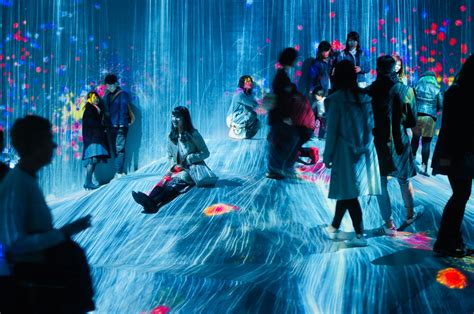 TeamLab Borderless – The Travelling Holts