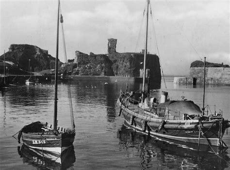 Tour Scotland Photographs: Old Photograph Harbour Dunbar Scotland