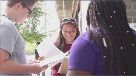 City launches 2023 One Summer Chicago application connecting young people with jobs | FOX 32 Chicago