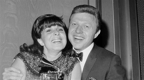 Steve & Eydie singer Steve Lawrence dead at 88 | Fox News