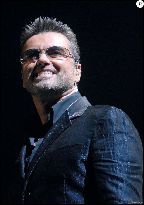 George Michael en concert à Dublin en 2006. Le chanteur anglais est ...