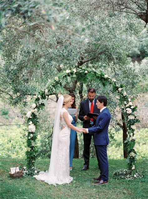 Simple Italian vineyard wedding with rustic touches via Magnolia Rouge in 2020 | Vineyard ...