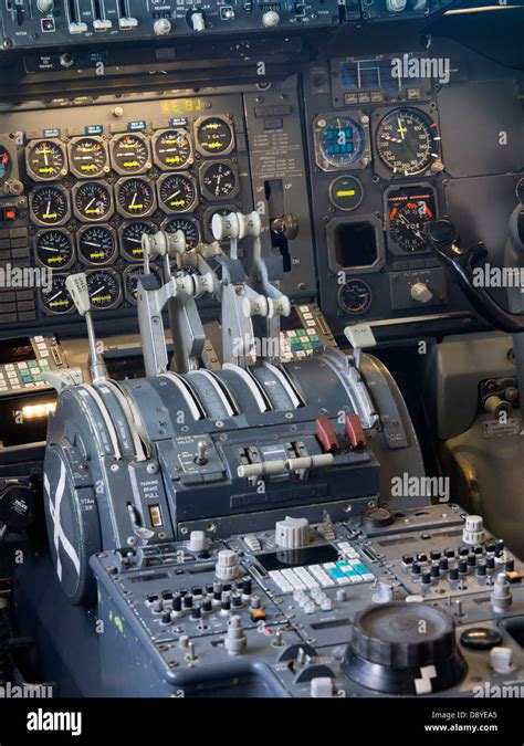 Boeing 747 200 Cockpit