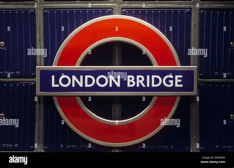 London Underground, Bull's Eye, London Bridge Stock Photo - Alamy