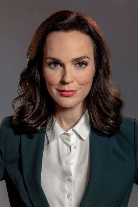 Erin Cahill: Bio, Age, Height, Movies, TV Shows, Husband, Kids