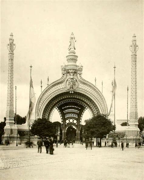 The Entrance Gate at the 1900 Exposition Universelle, Paris | Architecture old, Architecture ...