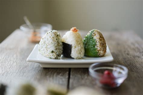 Onigiri Recipe - Japanese Rice Balls - Hungry Huy