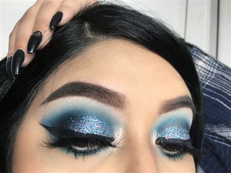 Glitter blue smokey eye | Blue smokey eye, Halloween face makeup