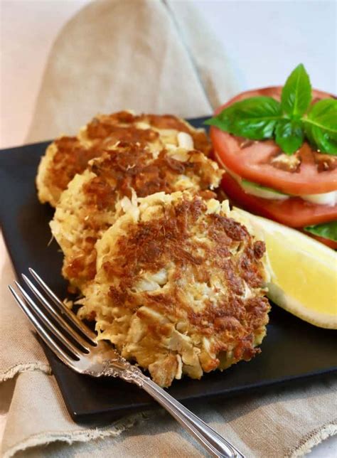 Easy Southern Style Blue Crab Cakes | gritsandpinecones.com