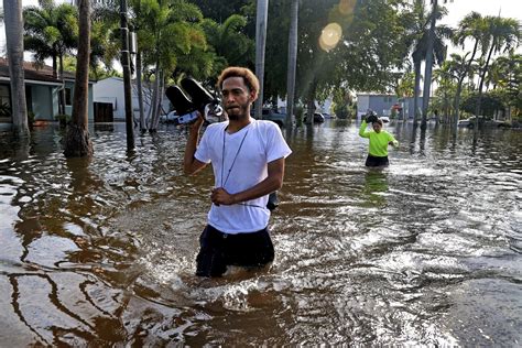 Florida floods: Airport reopens as residents clean up mess