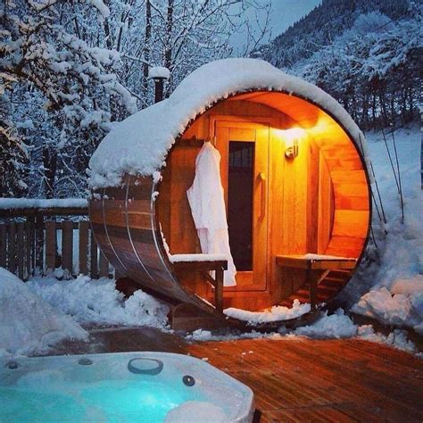 Winter and bathhouse - inseparable concepts!😊 Photo by @my_dacha_blog ...