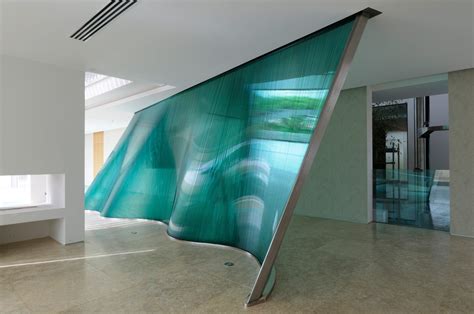 Glass sculpture & glass architectural elements: the often, monumental ...