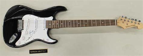 GORDON LIGHTFOOT AUTOGRAPHED ELECTRIC GUITAR