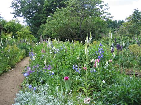 Summer Garden, Munstead Wood | The Summer Garden at Munstead… | Flickr