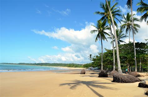 Praia dos Coqueiros | A praia dos Coqueiros situa-se ao sul … | Flickr