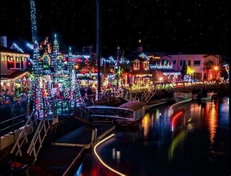 Take In The Enchanting Holiday Lights With A Gondola Cruise Along The Naples Canals - Secret Los ...