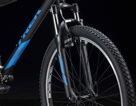 2018 Trek 820 – Specs, Comparisons, Reviews – 99 Spokes