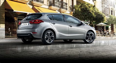 THE ULTIMATE CAR GUIDE: Car Profiles - Kia Forte Hatchback