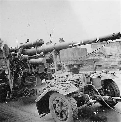 Flak 18 8,8cm Flak gun with killrings painted around the barrel | World ...