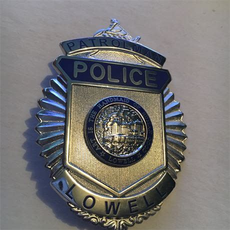 Collectors-Badges Auctions - Lowell Massachusetts Police Patrolman ...