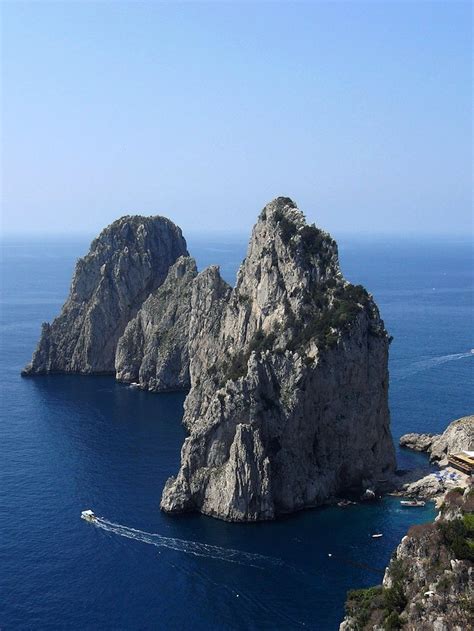 Faraglioni | I Faraglioni, Capri's landmark rock formation, … | Flickr