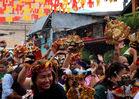 Thousands of Sto. Niño devotees gather for Sinulog in Cebu | Catholic ...