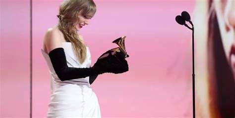 Taylor Swift Charts History: Singer Clinches 'Album Of The Year' At Grammy's For Fourth Time ...