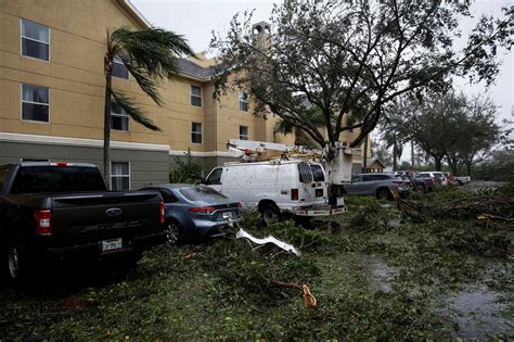 Hurricane Ian Bludgeons Southwest Florida - The New York Times