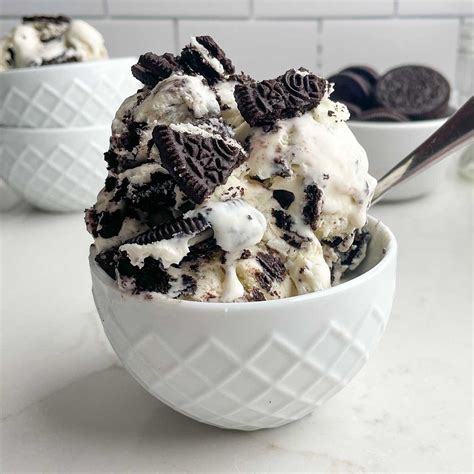 Oreo Ice Cream Recipe (No-Churn) - Midwestern HomeLife