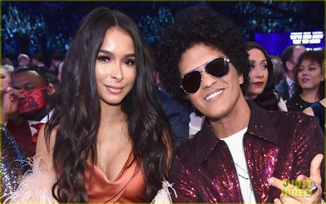 Bruno Mars Couples Up With Girlfriend Jessica Caban at Grammys 2018 ...