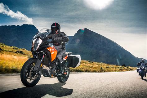 How to choose the most effective adventure Motorcycle for comfort travel? - Motor Snippets