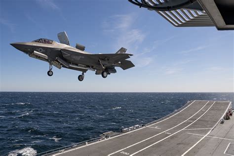 DVIDS - Images - F-35B performs a vertical landing aboard ITS Cavour [Image 3 of 6]