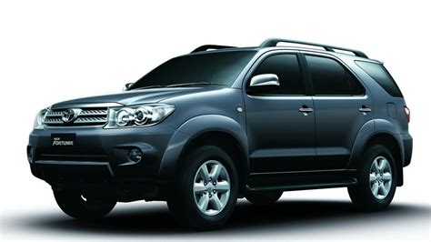 Toyota Fortuner 4x4 Diesel - reviews, prices, ratings with various photos