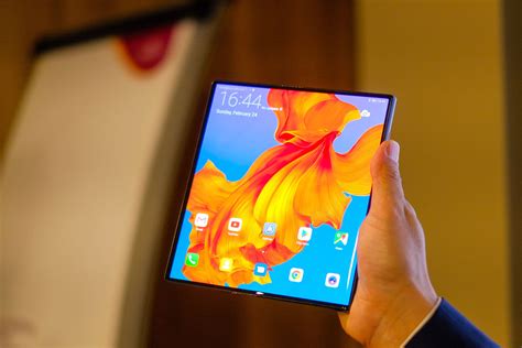 Exclusive Review on The Foldable Huawei Mate X