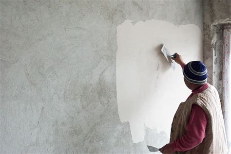 A Guide on How to Plaster an Internal Wall - Plain Help