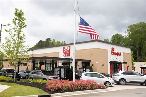 Behind the scenes of the Chick-fil-A Drive Thru | Chick-fil-A